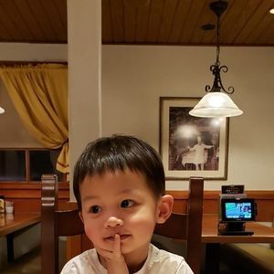 Meet your Posher, Sang